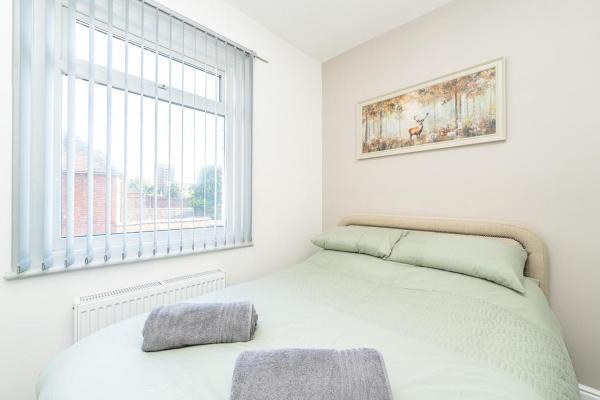 Stylish 2 Bedroom Town Centre Flat - Tamworth Castle