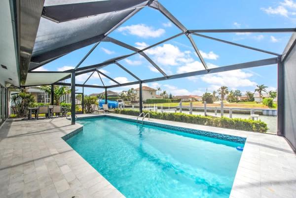Walking Distance To The Beach Canal - Pool Home - Marco Island