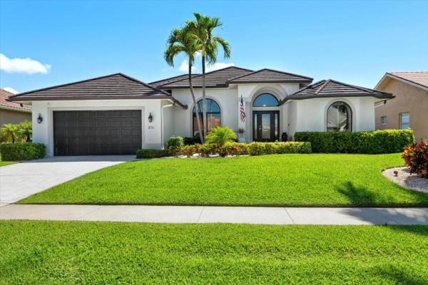 Coastal Canal Home 2 King Beds Pool & Kayaks - Marco Island, FL