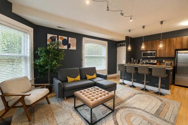 King 1br Opposite Slu Hospital Balcony Parking - St. Louis, MO