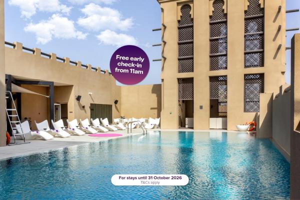 Na fotografii je vidět objekt Premier Inn Dubai Al Jaddaf - An Emirates Group Company nacházející se ve městě Dubaj.