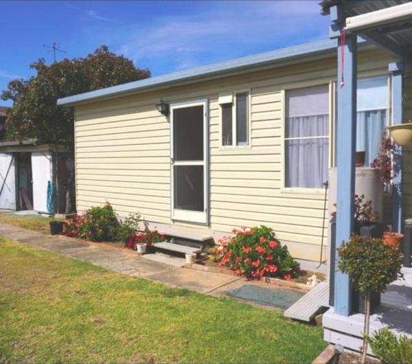 Downtown Granny Flat Cute Comfy Guest House Cabin - ハンター・リージョン