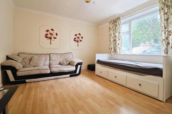 3br Home W/ Driveway Parking Near Cardiff Centre - Barry