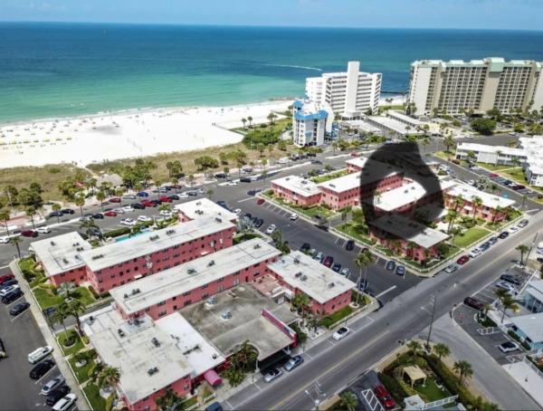 2 Br Beachside Condo With Pool In St. Pete Beach - St. Pete Beach, FL