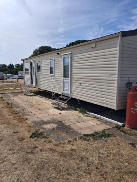 Cosy Caravan At Valley Farm Holiday Park In Essex, Sleeps 8 Ref 46330v - Frinton-on-Sea