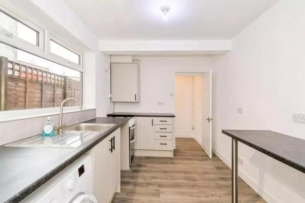 3-bed Shirley Townhouse, Sleeps 6 & Parking - Southampton