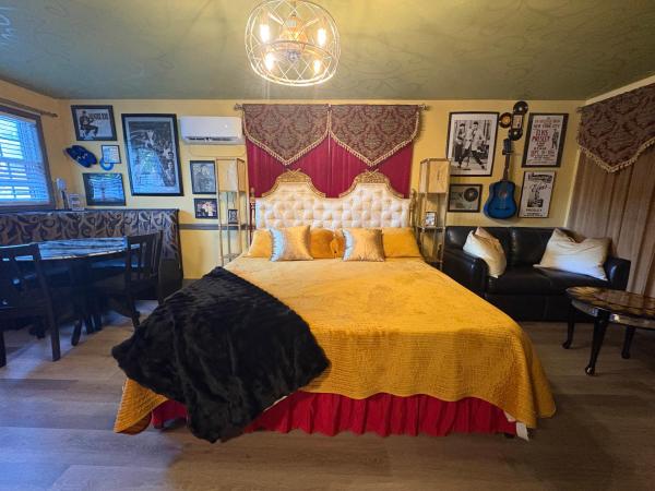 Historic Ziegler Inn And Suites With Whimsical Themed Rooms - New Bern, NC