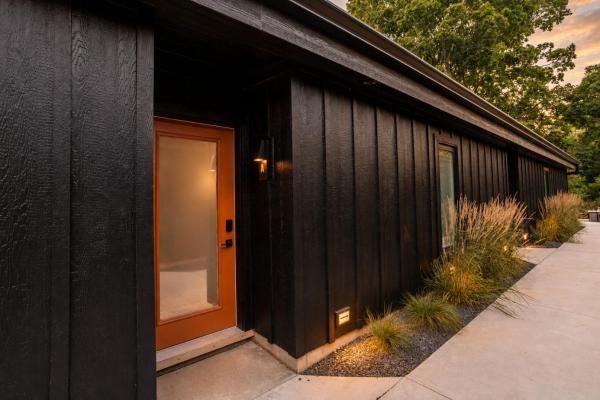 500 House - Modern, Boutique Experience. Private Patio, Fire Table - A - Cedarburg, WI
