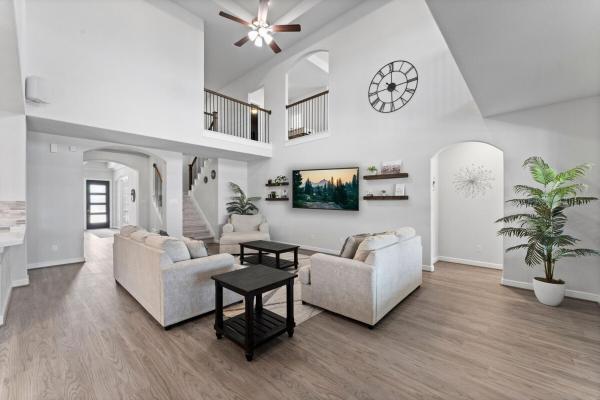 Waterfront Heated Pool Theater Smart Home - Houston, TX