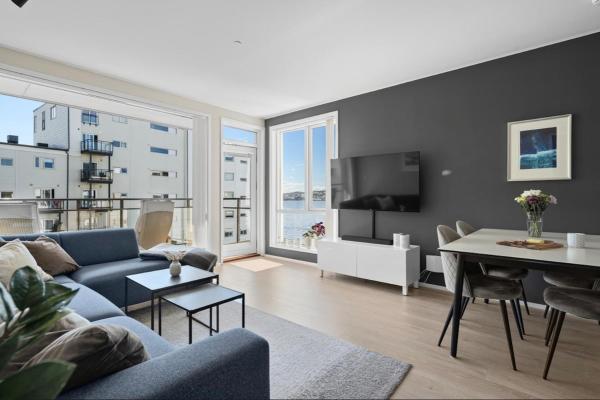 Arctic Waterfront Apartment Balcony & Views - Tromsø
