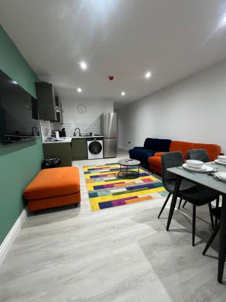 Essence Penthouse By Sjp - One Bedroom - Central Kettering - Free Parking - Kettering