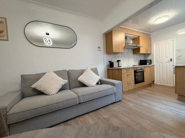 Entire 3 Bedroom House, 2 Mins From Watford Fc - Watford