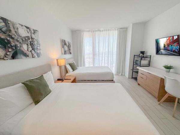 Beachwalk 27th Fl Private Bay Balcony - Aventura, FL