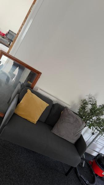 Spacious 4 Bedroom Flat - Wolverhampton