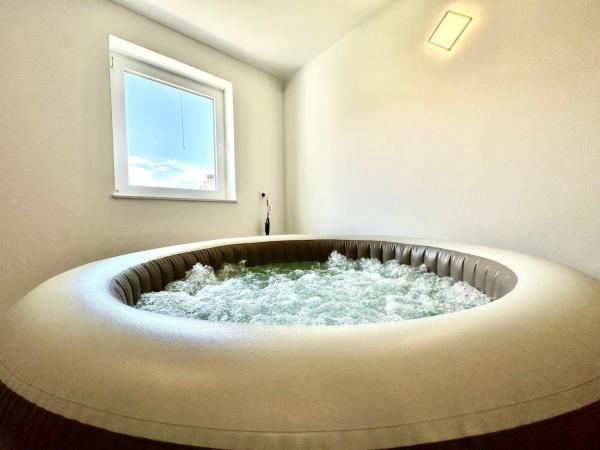 Holiday Home Gidas - Hot Tub, Gym, Playground - Zadar