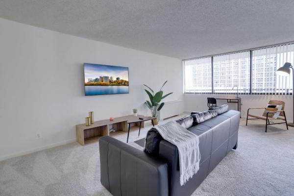 Spacious Apt With Pool & Gym In Arlington - Arlington, VA