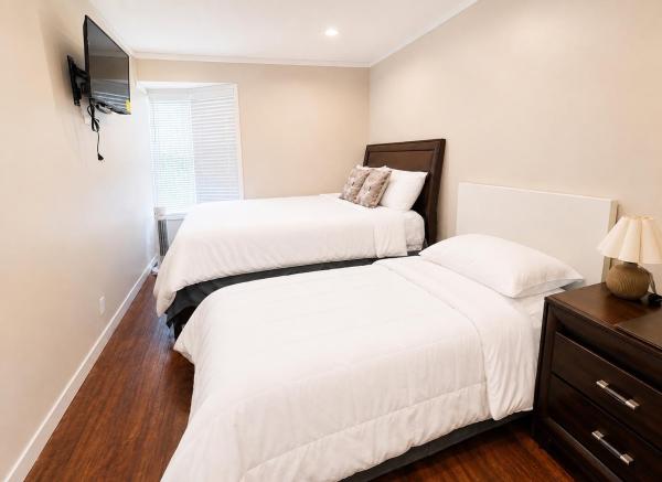 Delightful 1 Bedroom House In South Surrey White Rock Neighborhood - White Rock