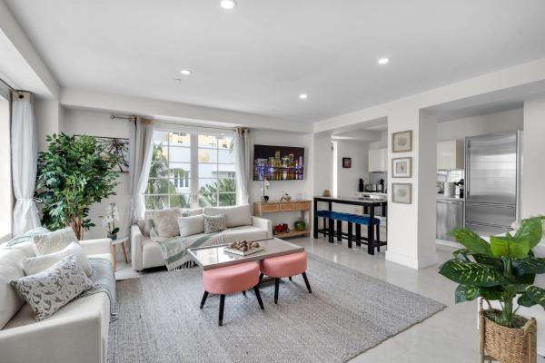 South Beach 1 Bedroom Ocean Drive Beach Steps Away - Miami Beach, FL