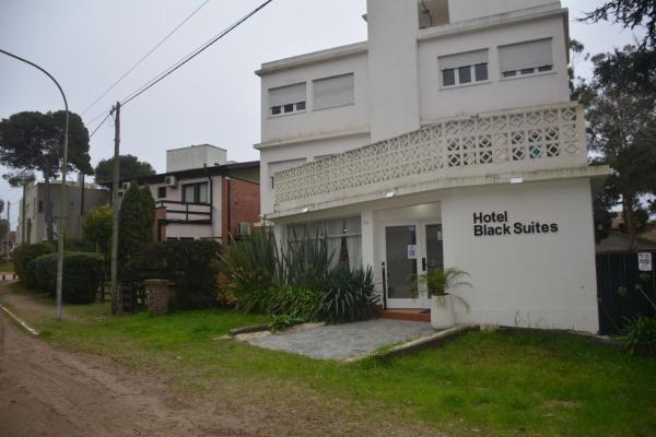 Black - Pinamar