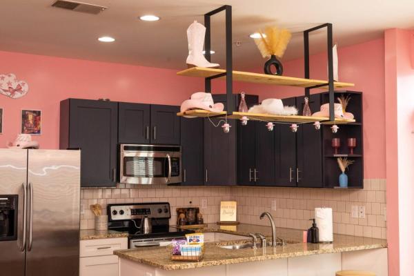 Pink Experience - West End Broadway & Restaurants - Vanderbilt University, Nashville
