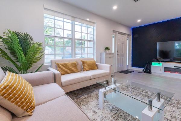 West Palm Beach 3br, Sleeps 16, 2 Baths House - West Palm Beach, FL