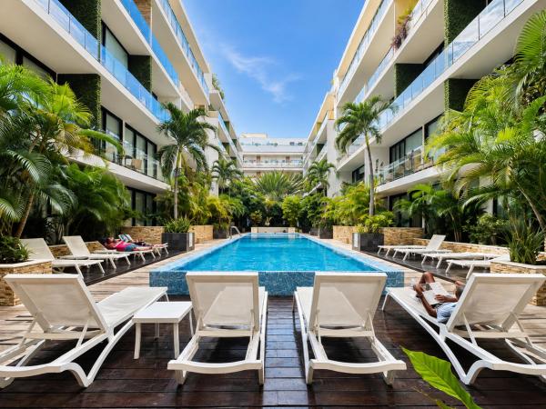 Luxury 1br - 2 Pools - Spa - Gym - Cinema - Private Bars - Near Beach - Playa del Carmen