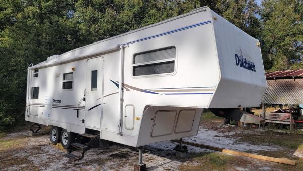 27 Ft Rv And Private Wooded Area - Florida