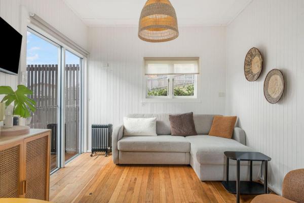 The Tree House, 6 Gowing Street - Crescent Head