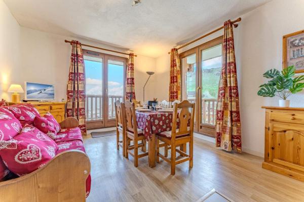 Spacious Apt W Ski-in & Parking - Savoie