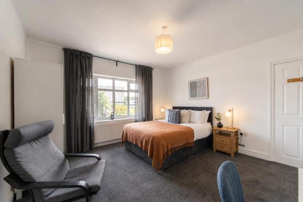 Elegant 4br House , Driveway , Sleeps 9 , Central - Leeds