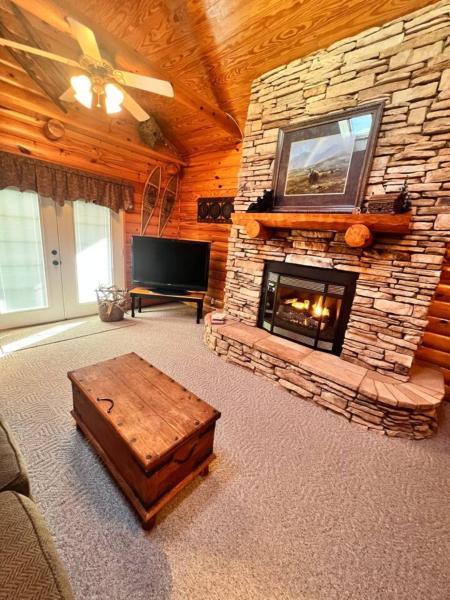 Dans Den - Two Bedroom Home With Outdoor Firepit - Kingdom Come State Park, Cumberland