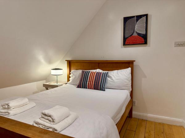 The Marina Loft, En-suite Duplex, Canada Water - Beckenham