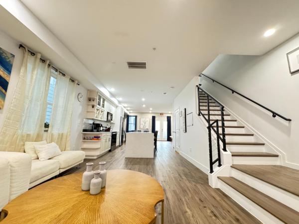 Lux Entire House 4-bedrooms With Parking - Washington, D.C., DC