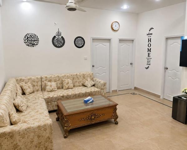 Comfortable House Gulshan E Iqbal Karachi - Karachi