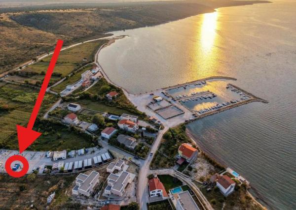 Luka Tiny Haus Mit Wohnwagen Als Eine Einheit - Dugi Otok
