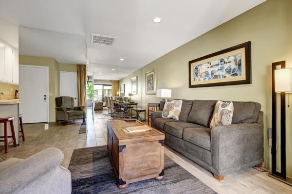 Biarritz Delight - Heated Pool Spa & Balcony View - Palm Springs, CA
