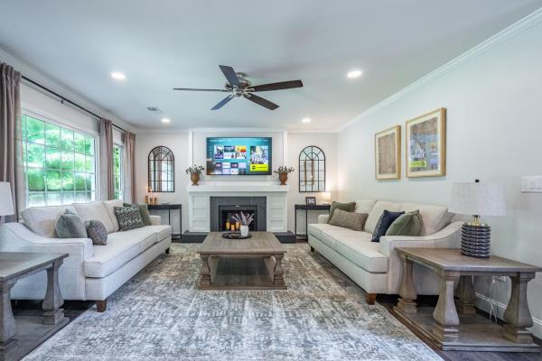 Spacious 4br Retreat With Fire Pit Near Lakepoint - Kennesaw, GA