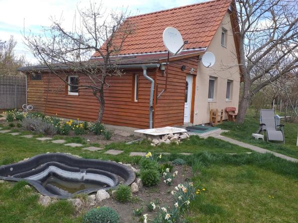 Peaceful Cottage, Close To Nature, Town And Bus - Székesfehérvár
