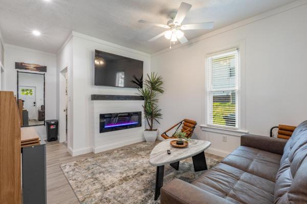 The Comfy Getaway! - Sioux City, IA