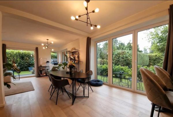 Ein Komfortables Haus Mit Großem Wohnzimmer - Hamburg