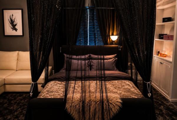 The Belford Black Velvet King Room - Sunderland