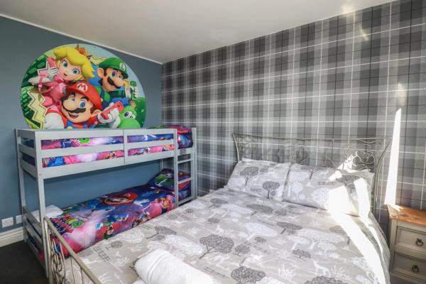 Shoreline Apartment No 8 - Holywell