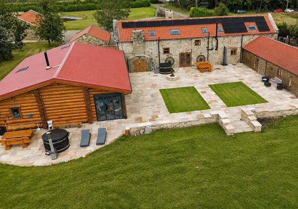 The Barn & The Log Cabin, Sleeps 12, 2 Hot Tubs, Near Durham & Bishop Auckland - Northumberland