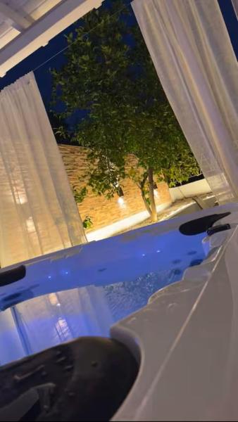 Garden Apartment With Private Jacuzzi - Halkidiki