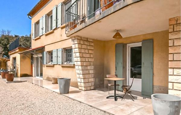 2 Bedroom Cozy Apartment In Orange - Orange