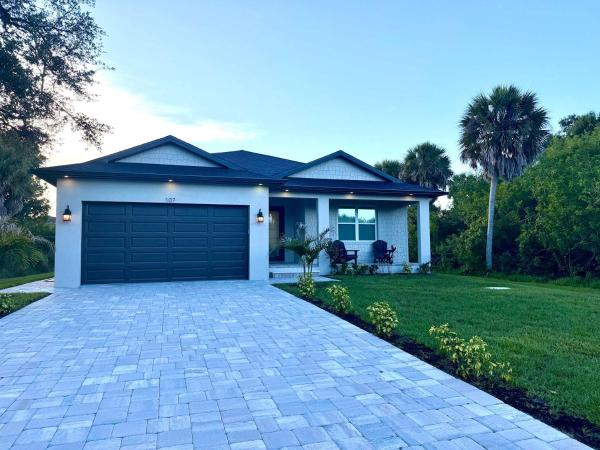 Coastal Golf Retreat Minutes To Beaches & Dining - Englewood
