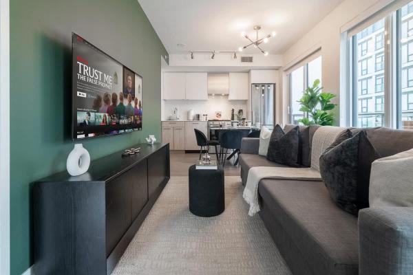Chic Downtown 3br Retreat Private Patio - 密西沙加