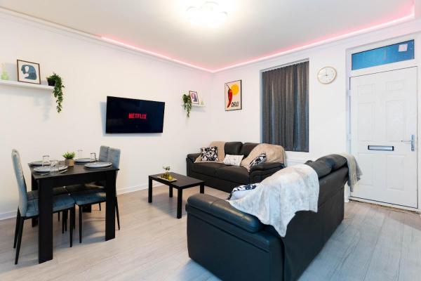 Spacious 4 Bedroom House In Leeds - Sleeps 7 - Leeds