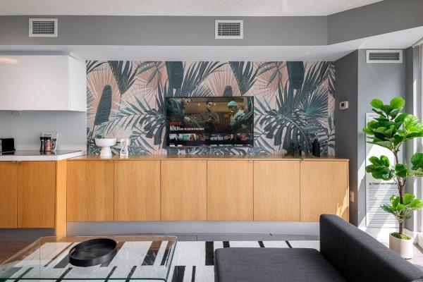 Downtown 2br Oasis Skyline Views Parking - Toronto, ON