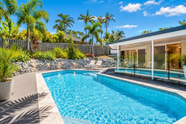 Modern Family Home, Saltwater Pool, Near Robina - Gold Coast